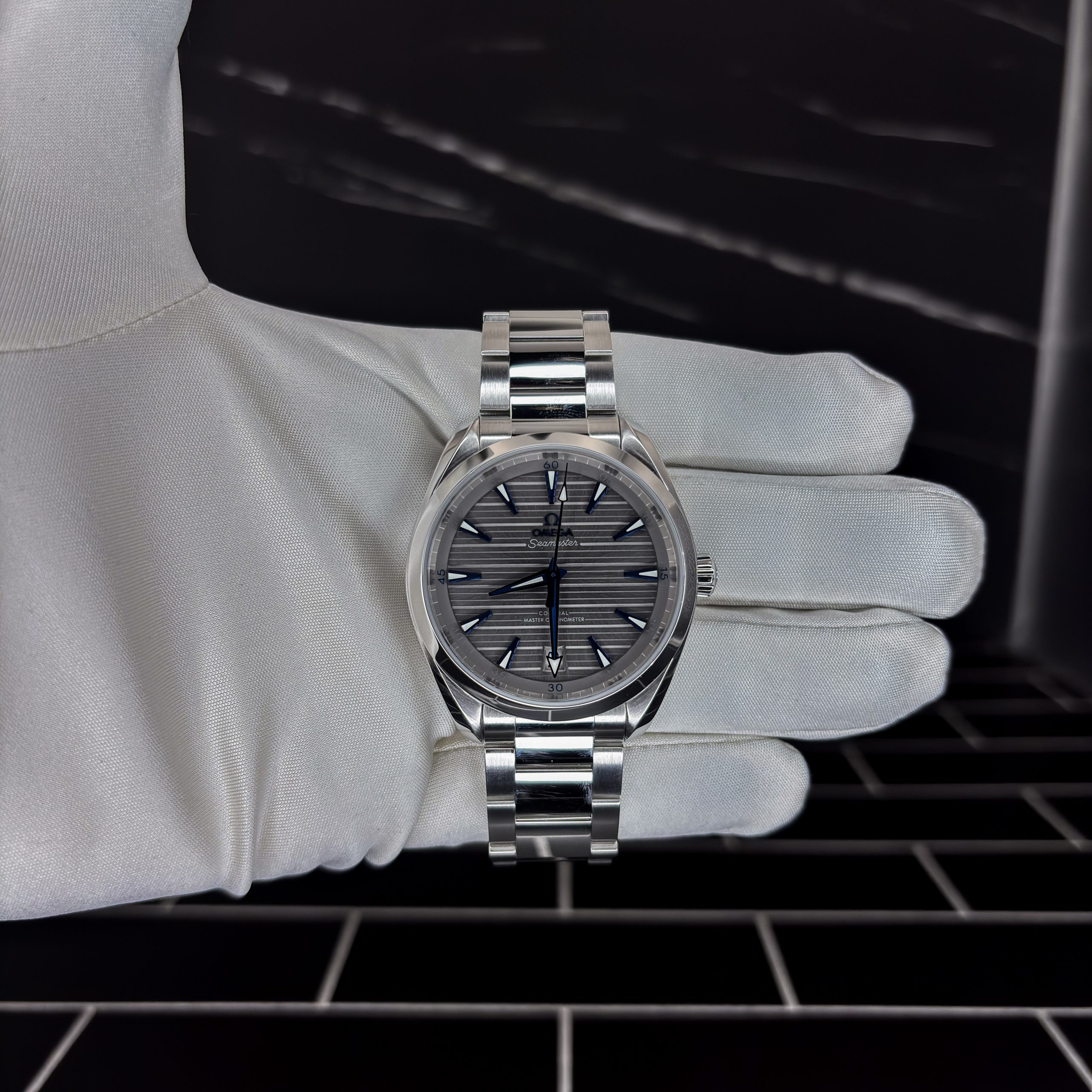 Omega Seamaster Aqua Terra - Image 15