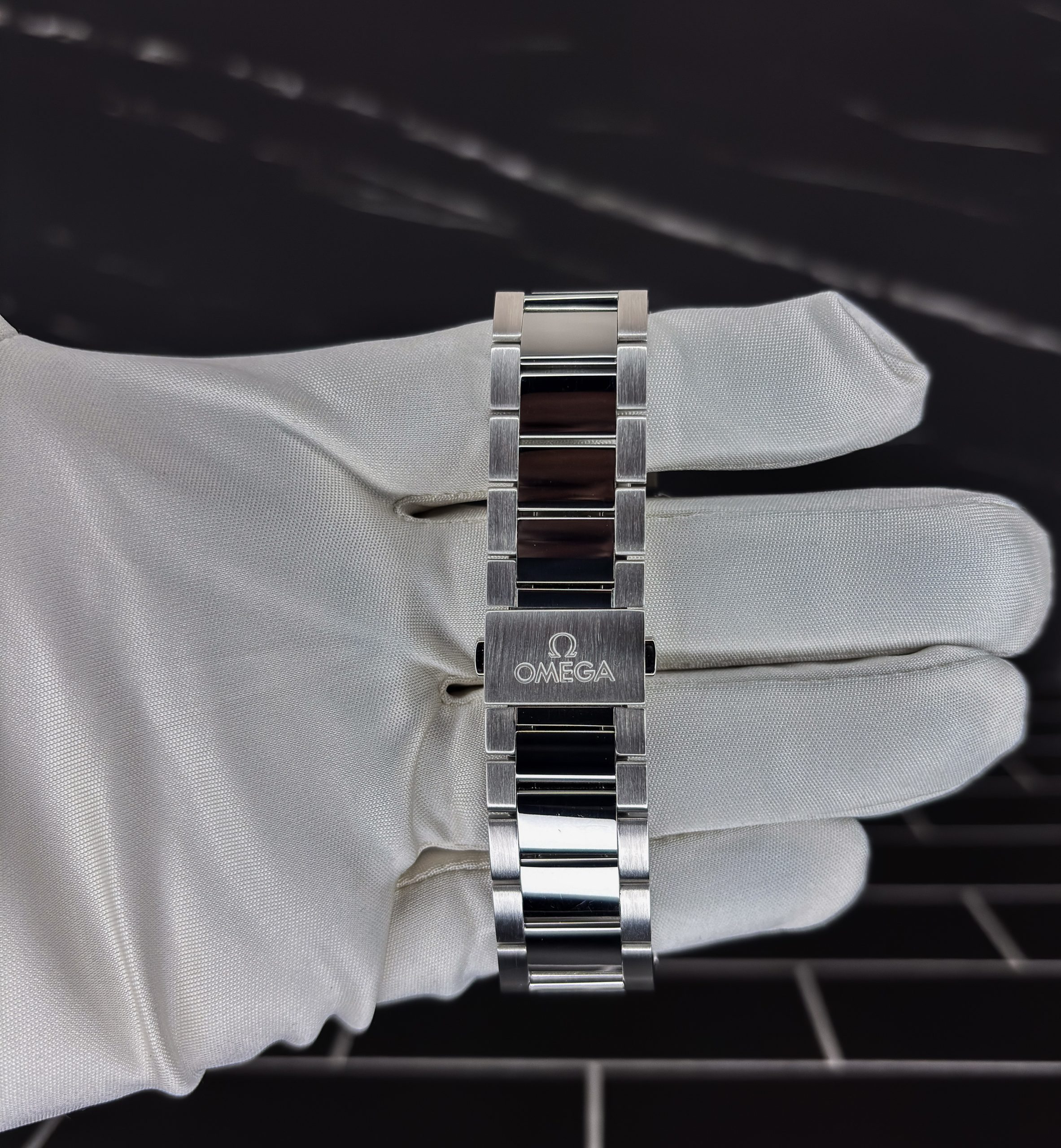 Omega Seamaster Aqua Terra - Image 16